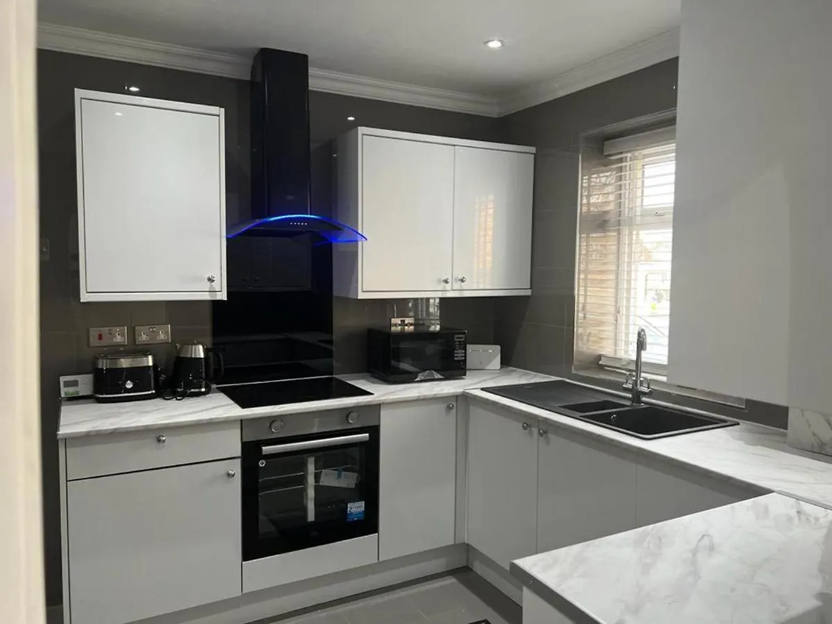 Modern Executive 2-Bed Apartment In London