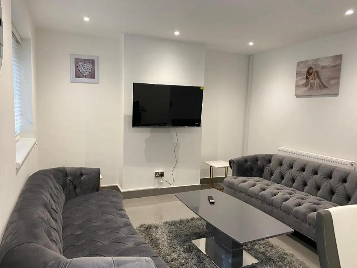 Modern Executive 2-Bed Apartment In London 0*,