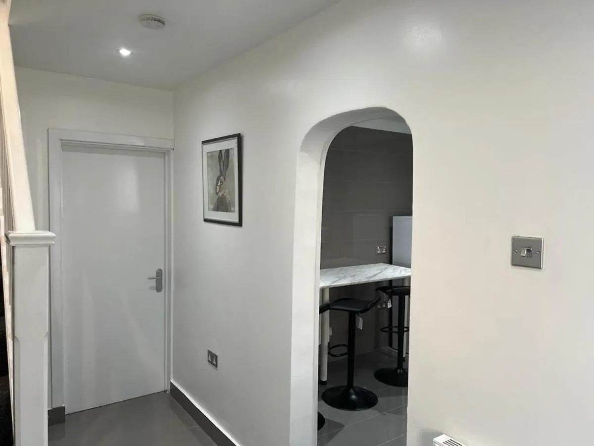 Modern Executive 2-Bed Apartment In London