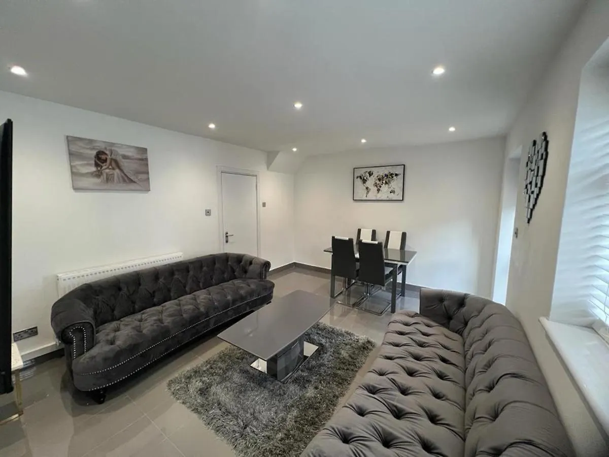 Modern Executive 2-Bed Apartment In London