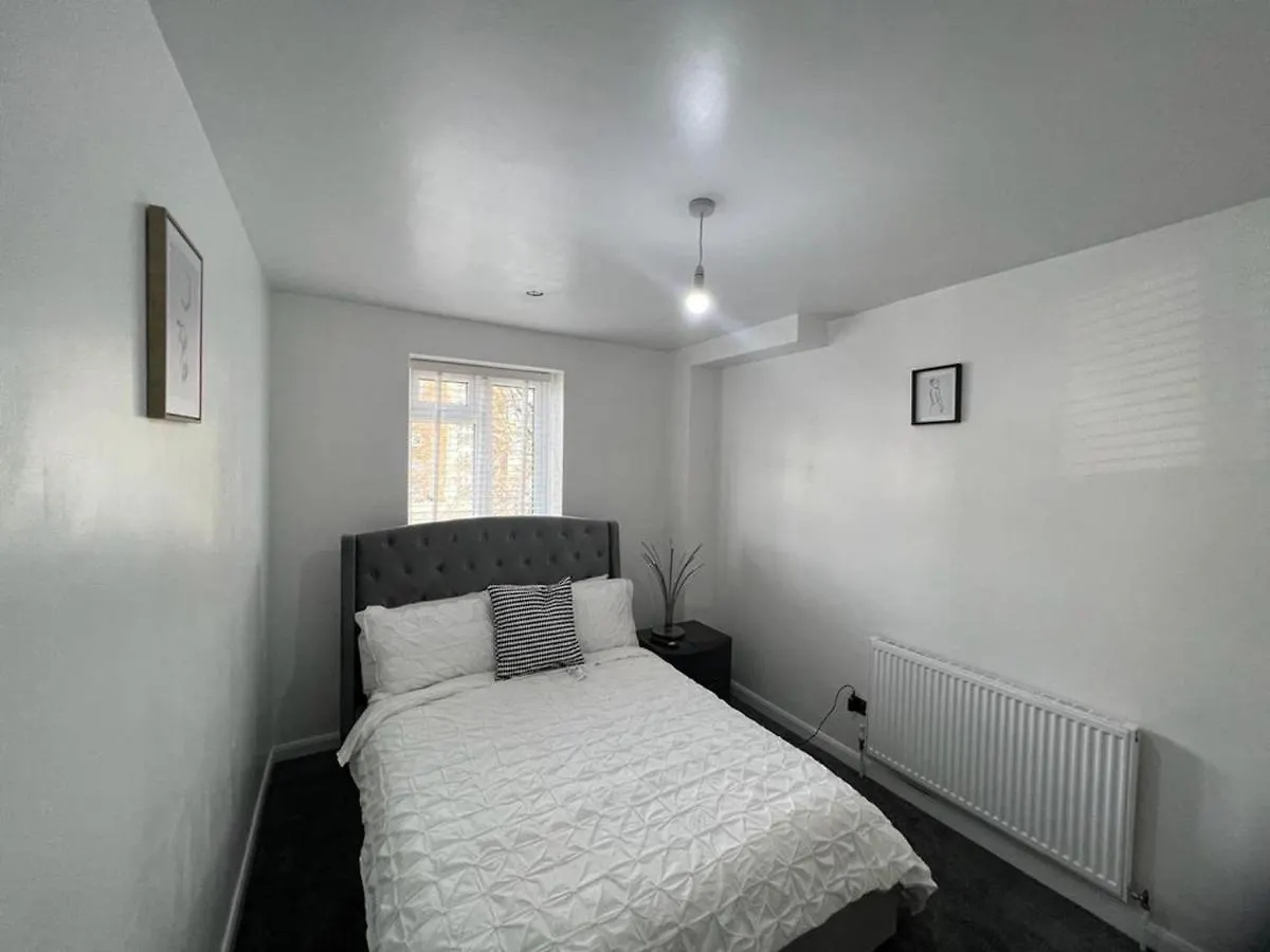 Modern Executive 2-Bed Apartment In London