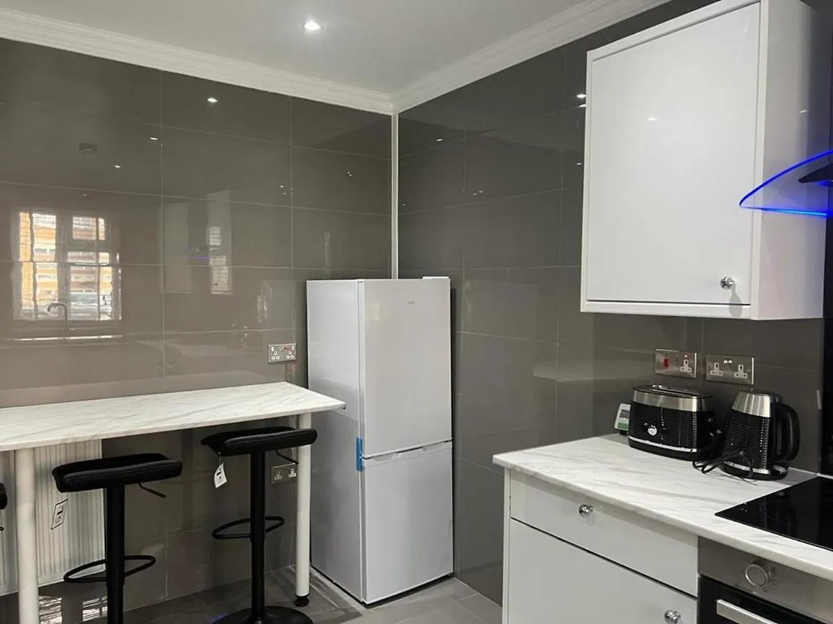 Modern Executive 2-Bed Apartment In London